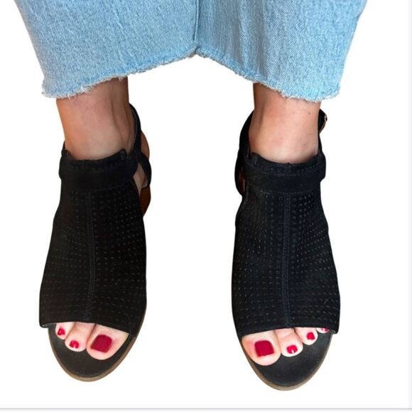 Franco Sarto Black Suede Sandal Size 7 Harlet 2 Block Heel Peep Toe bohemian - Picture 2 of 6